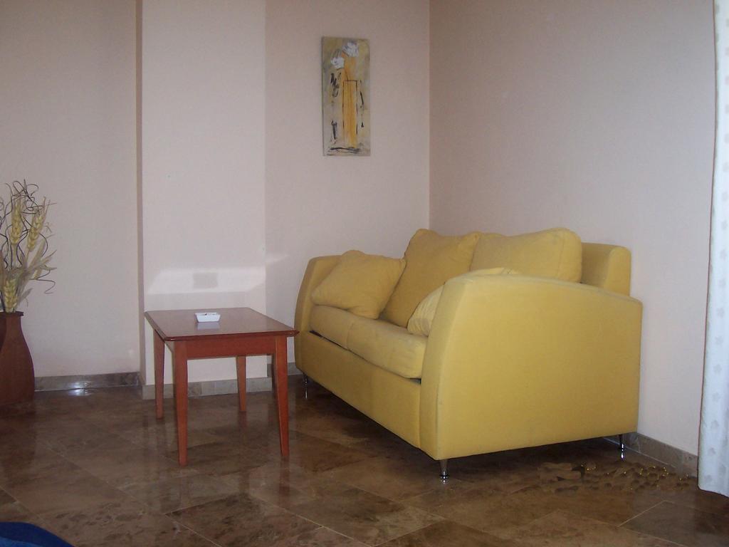 Hotel Al-Yussana Lucena Extérieur photo