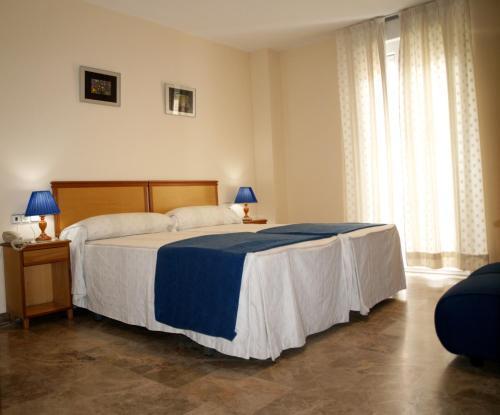 Hotel Al-Yussana Lucena Extérieur photo